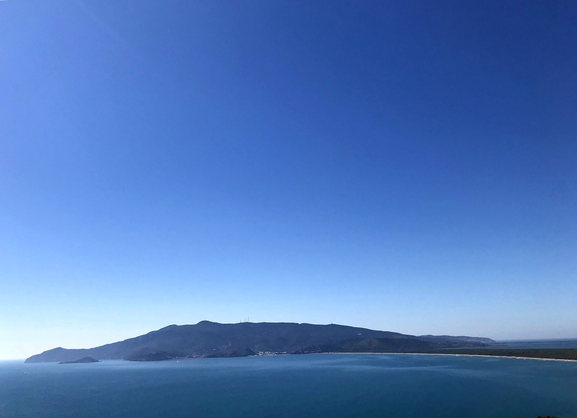 Die Skyline des Monte Argentario am Tyrrhenischen Meer