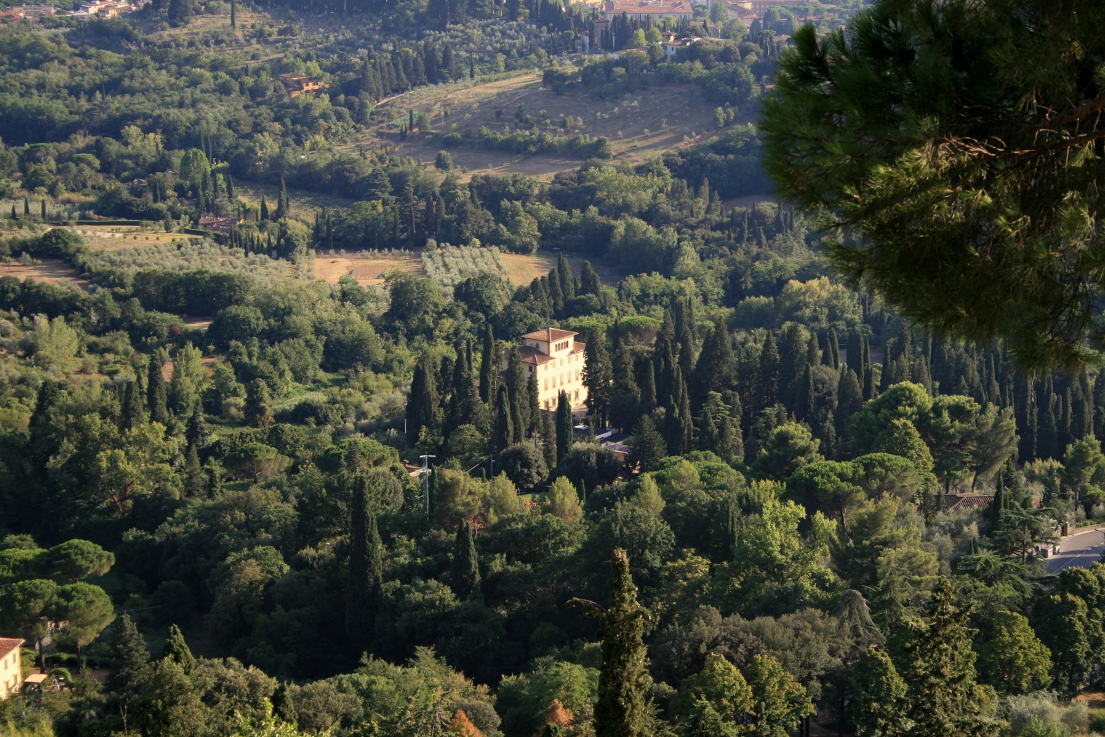 Toskanische Villa in den Florentiner Hügeln, typisch für die Landschaft rund um den Ugolino-Platz